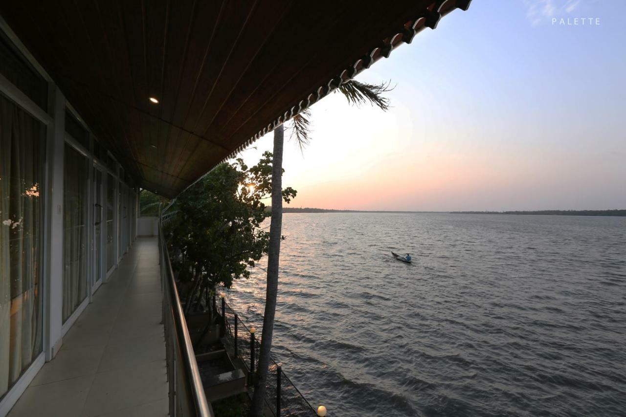 Grand Ayur Island Hotel Perumbalam Exterior photo