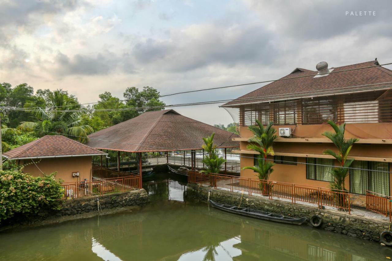 Grand Ayur Island Hotel Perumbalam Exterior photo