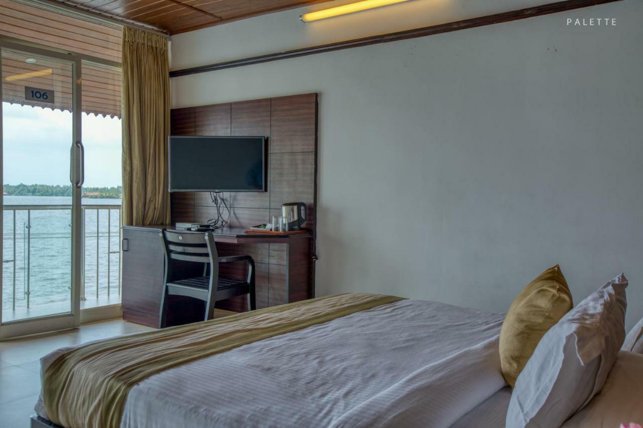 Grand Ayur Island Hotel Perumbalam Exterior photo