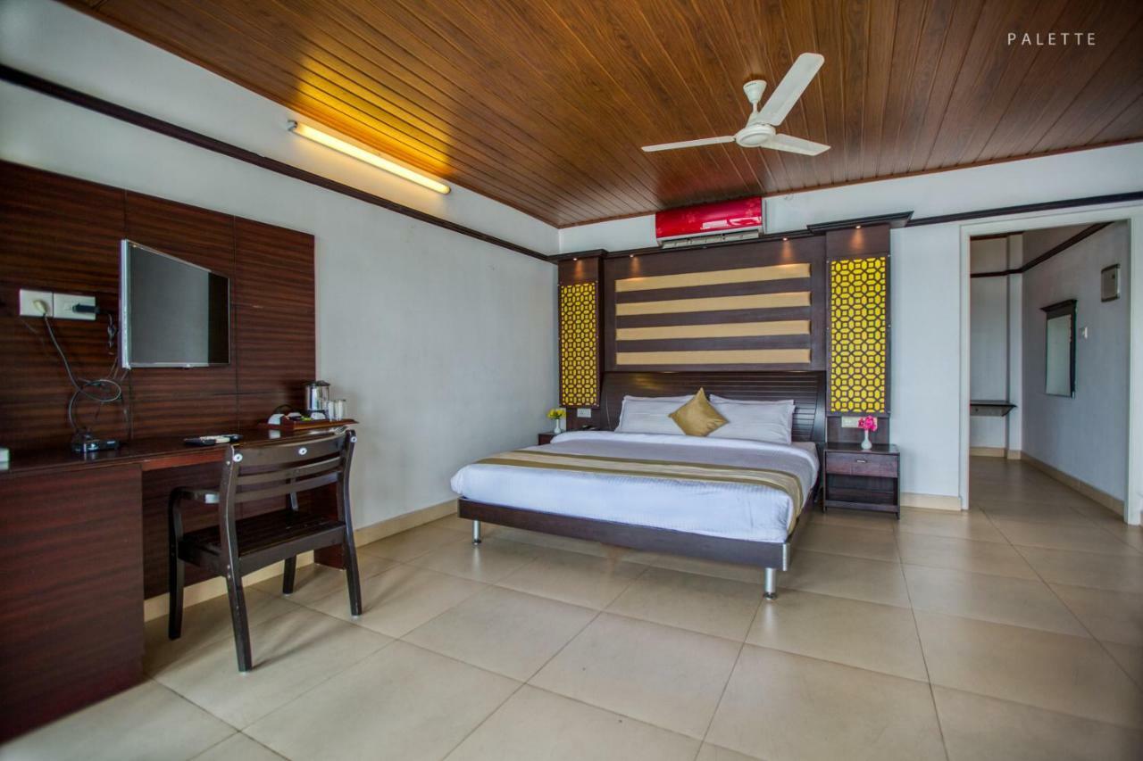 Grand Ayur Island Hotel Perumbalam Exterior photo