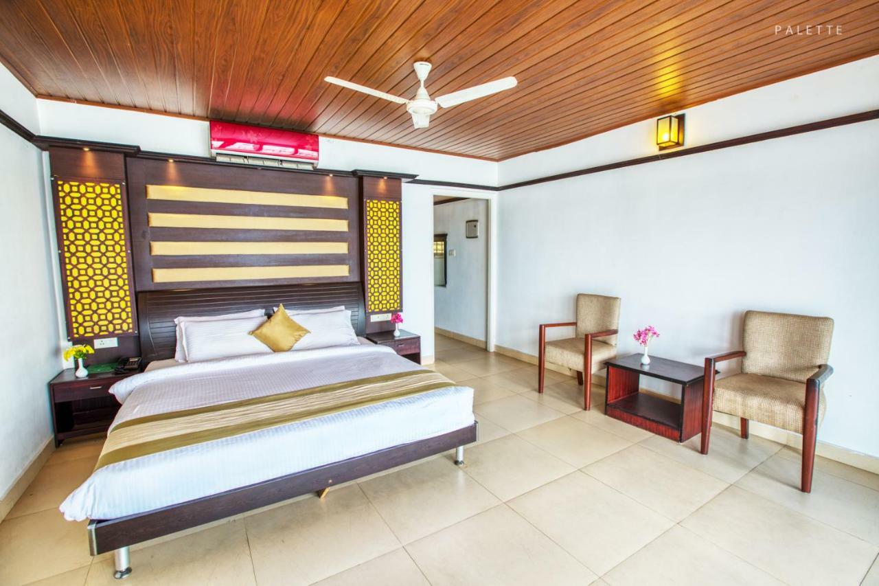 Grand Ayur Island Hotel Perumbalam Exterior photo